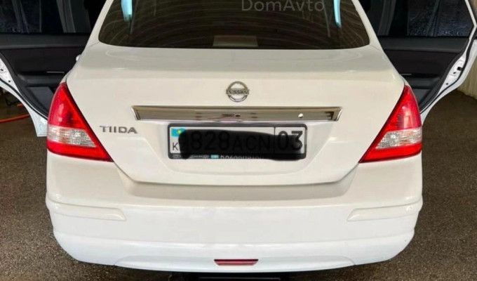 Nissan Tiida 2011 года
