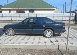 Mercedes-Benz E-Класс 1993 года