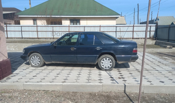 Mercedes-Benz E-Класс 1993 года