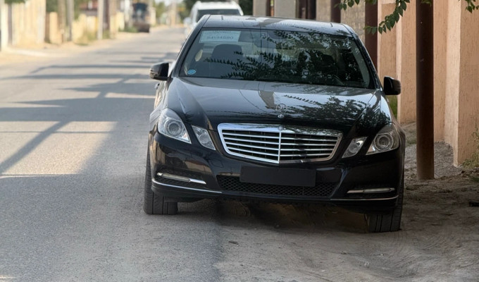 Mercedes-Benz E-Класс 2011 года