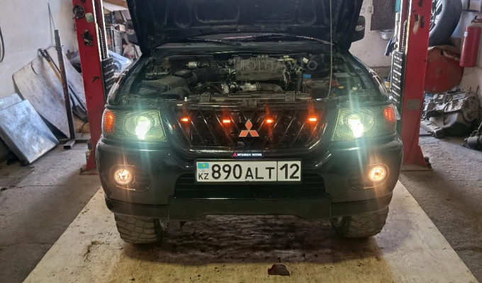 Mitsubishi Montero Sport 2000 года