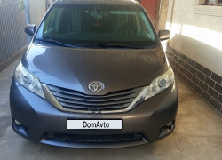 Toyota Sienna 2012 года