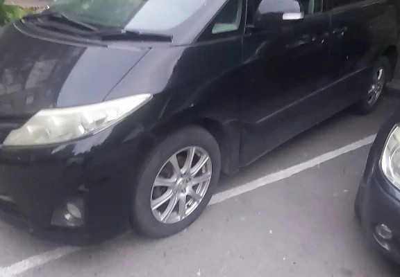 Toyota Estima 2009 года