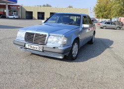 Mercedes-Benz E-Класс 1990 года