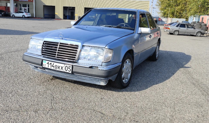 Mercedes-Benz E-Класс 1990 года