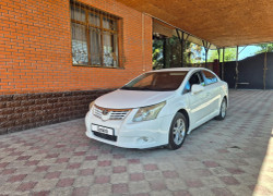 Toyota Avensis 2010 года