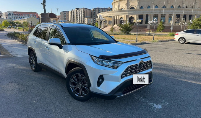 Toyota RAV4 2023 года