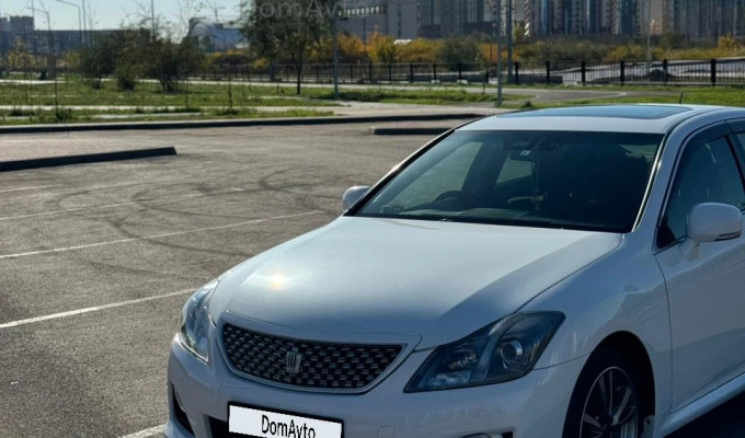 Toyota Crown 2010 года