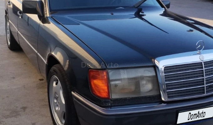 Mercedes-Benz E-Класс 1993 года