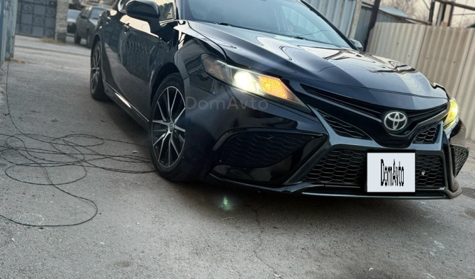 Toyota Camry 2021 года