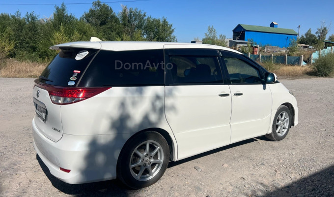 Toyota Estima 2010 года