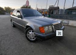 Mercedes-Benz E-Класс 1988 года
