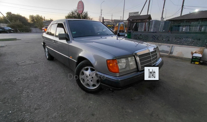 Mercedes-Benz E-Класс 1988 года