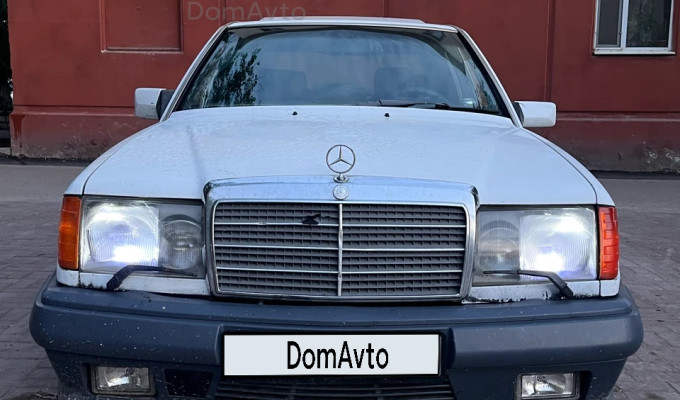 Mercedes-Benz E-Класс 1990 года