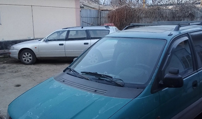 Mitsubishi Space Runner 1992 года
