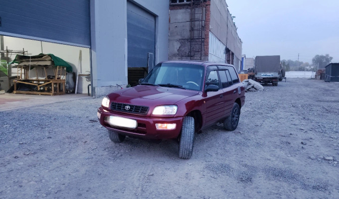 Toyota RAV4 1998 года