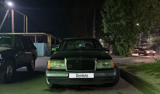 Mercedes-Benz E-Класс 1993 года