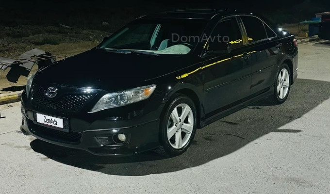 Toyota Camry 2010 года