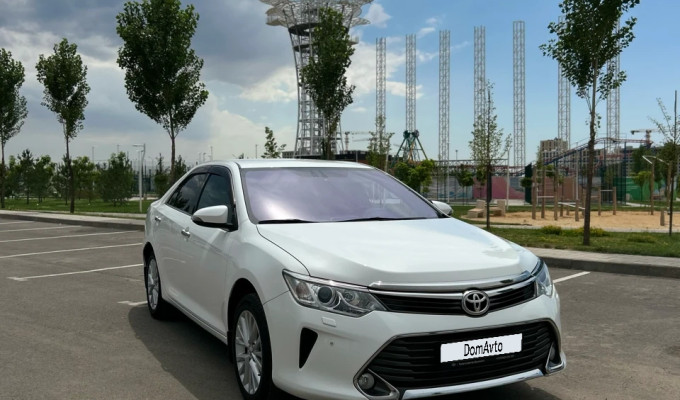 Toyota Camry 2015 года