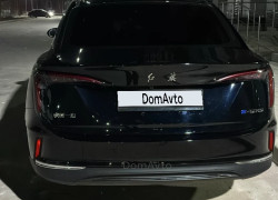 Hongqi E-QM5 2025 года
