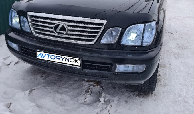 Lexus LX 2000 года