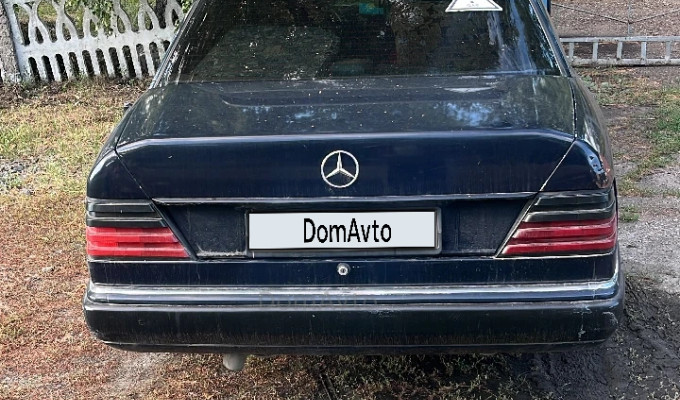 Mercedes-Benz E-Класс 1990 года
