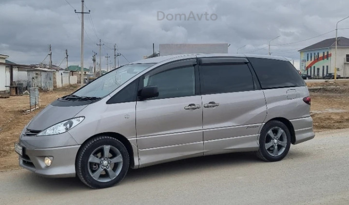 Toyota Estima 2004 года