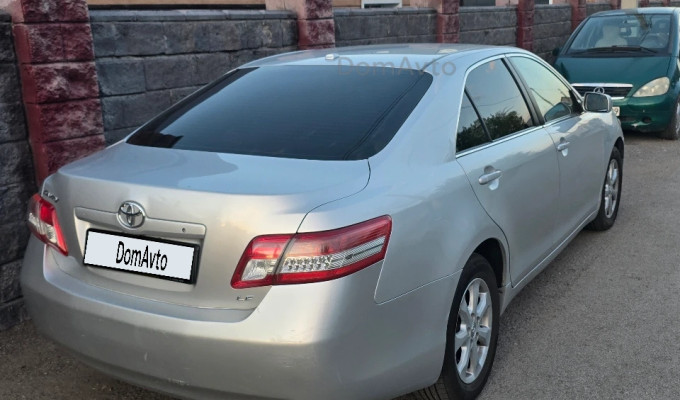 Toyota Camry 2011 года