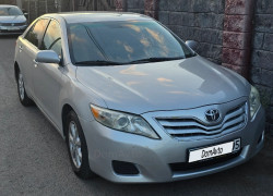 Toyota Camry 2011 года