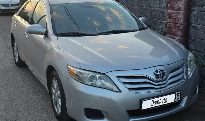 Toyota Camry 2011 года