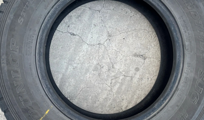 Продам Зимние шины Dunlop  б/у в отличном состоянии