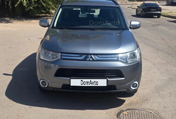 Mitsubishi Outlander 2013 года