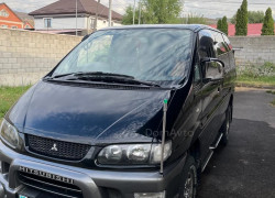 Mitsubishi Delica 2000 года