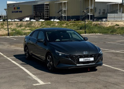Hyundai Elantra 2023 года