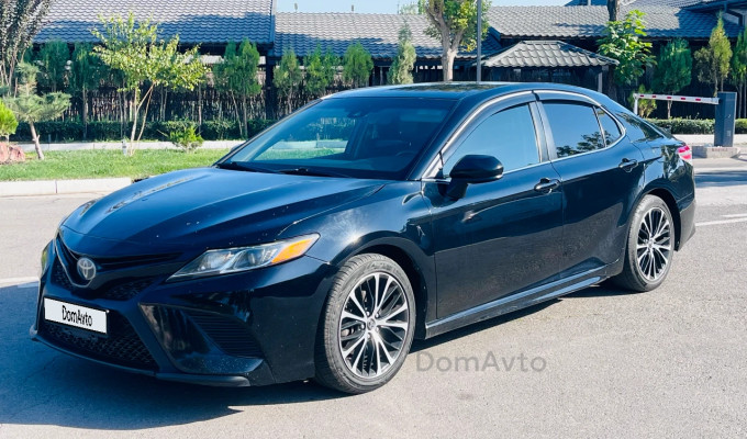 Toyota Camry 2018 года