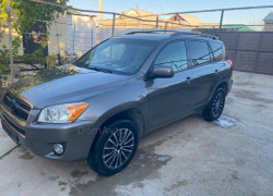 Toyota RAV4 2012 года