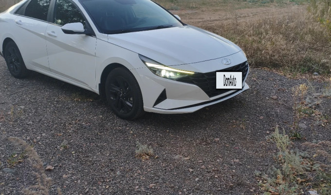 Hyundai Elantra 2022 года