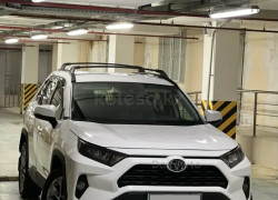 Toyota RAV4 2021 года