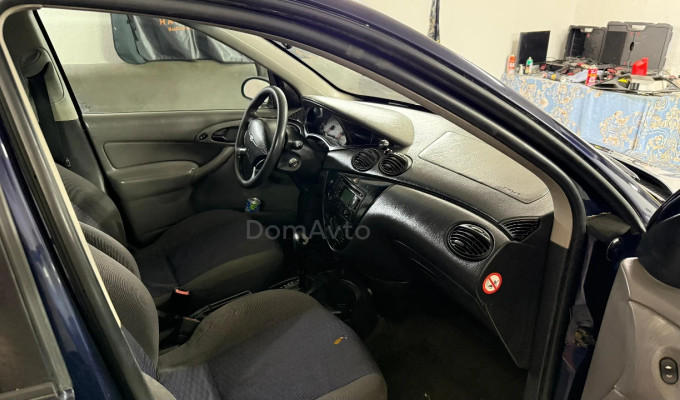 Ford Focus 2001 года