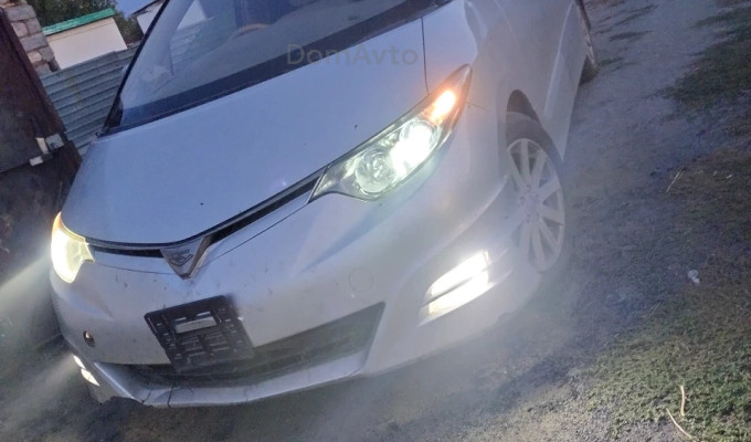 Toyota Estima 2008 года