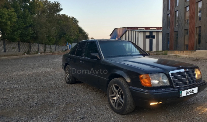 Mercedes-Benz E-Класс 1993 года