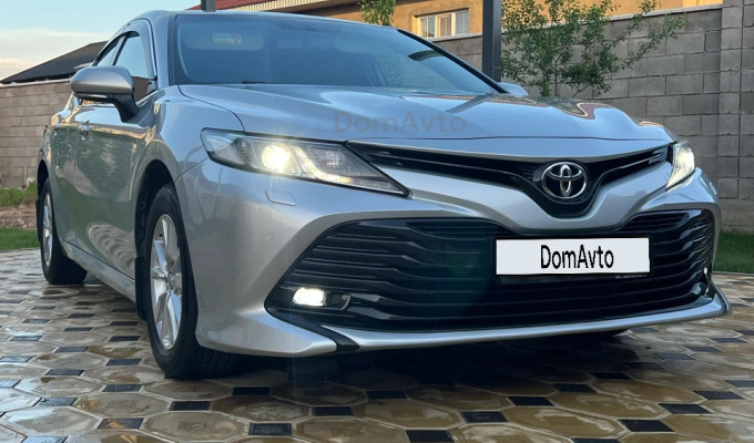 Toyota Camry 2020 года