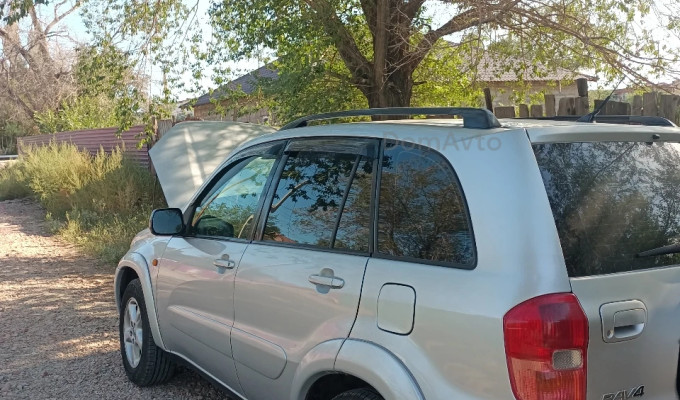 Toyota RAV4 2001 года