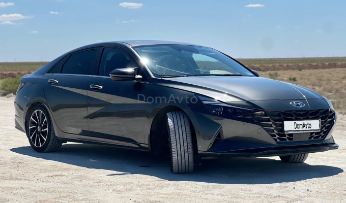 Hyundai Elantra 2023 года