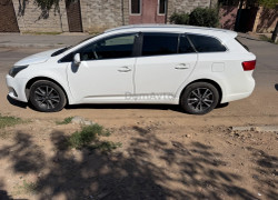 Toyota Avensis 2012 года