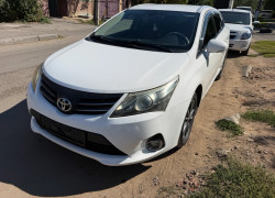 Toyota Avensis 2012 года