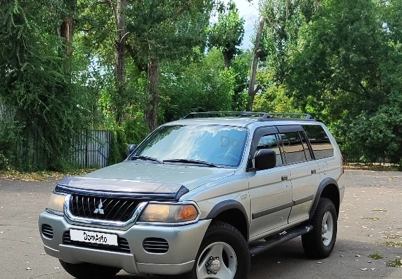 Mitsubishi Montero Sport 2000 года