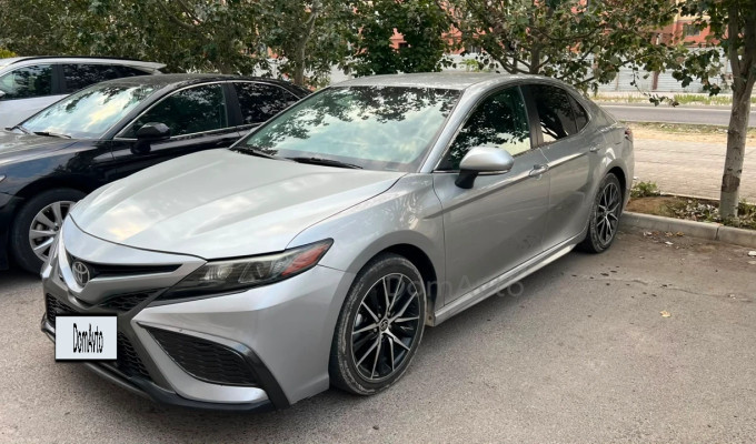 Toyota Camry 2021 года