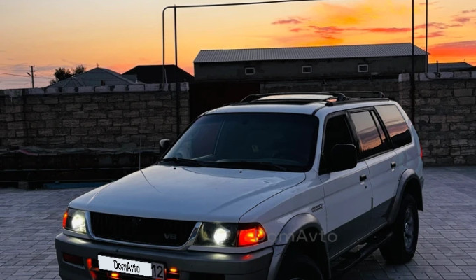 Mitsubishi Montero Sport 1999 года