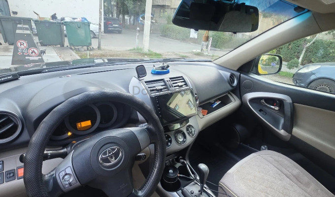 Toyota RAV4 2008 года
